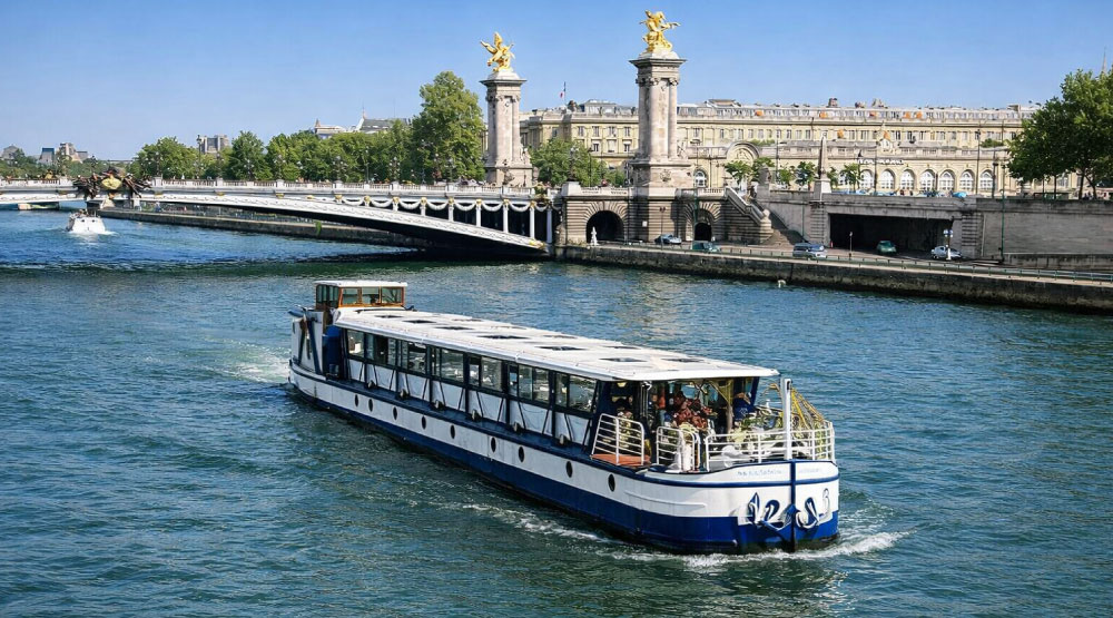 La péniche Le Grand Bleu